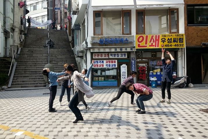부산민예총, 교과부 프라임사업 폐단과 부산시 문화행정의 일방적 행로 규탄 즉흥춤 시위