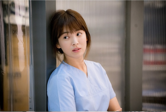 ‘태양의 후예’ 송혜교와 김지원, 여성 닥터들의 ‘시스터후드’ 케미는?