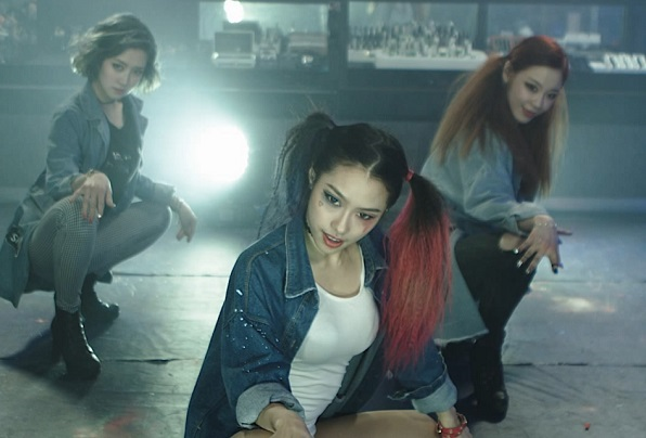 K-POP 열풍 걸크러쉬 유발 '여자여자' 팬 미팅 진행