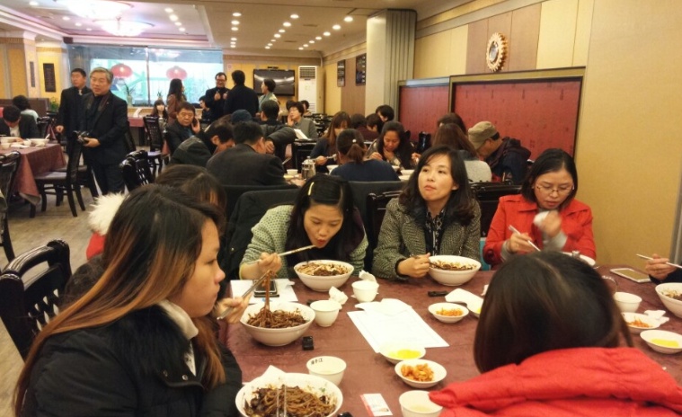 (사)한국다문화연맹, 세계여성의 날 맞아 ‘사랑의 짜장 나눔‘ 행사 가져