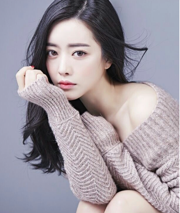 ‘대륙여신’ 홍수아, 걸스데이와 한 식구 된다