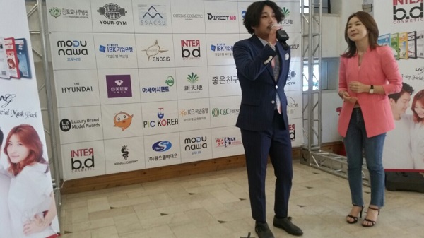 'DO직구', 오늘 중국화인티비 개국 기념 공연 무대에서 시력 인증!