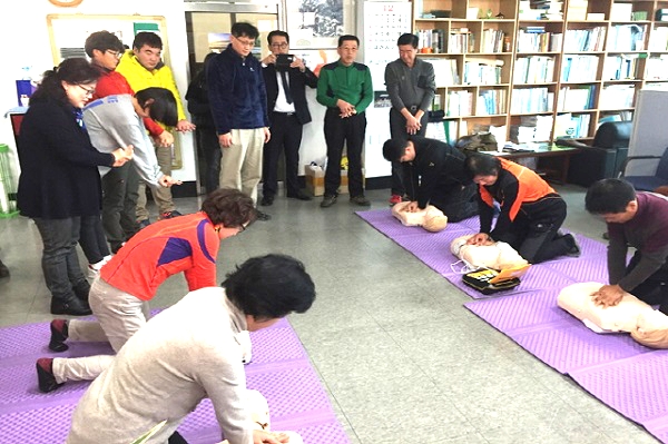 "사람을 살려라" 심폐소생술 강사 과정 등 안전교육 봇물