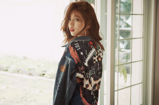 "함부로 애틋하게" 수지, 가을화보 공개 ‘남심 저격!’