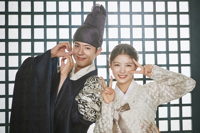 ‘구르미 그린 달빛’ 박보검, 김유정 본방사수 독려샷 공개