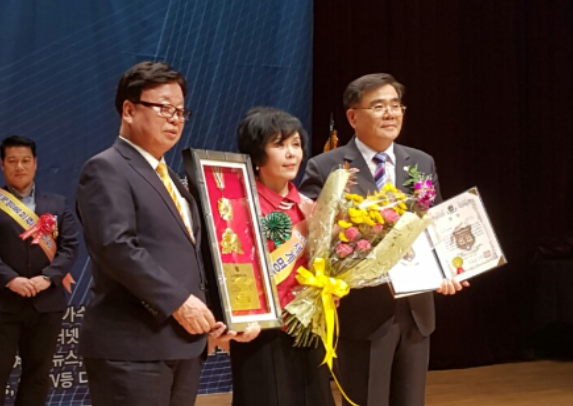 배우 신신애 '2016 세계명품브랜드 대상' 수상 영예