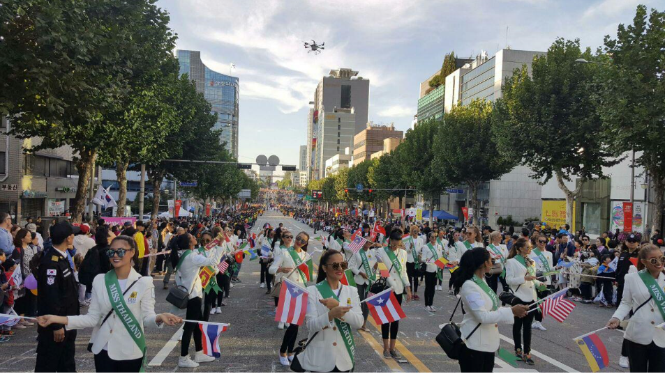 ‘2016 서리풀 페스티벌’, 세계 미인들 퍼레이드 화제