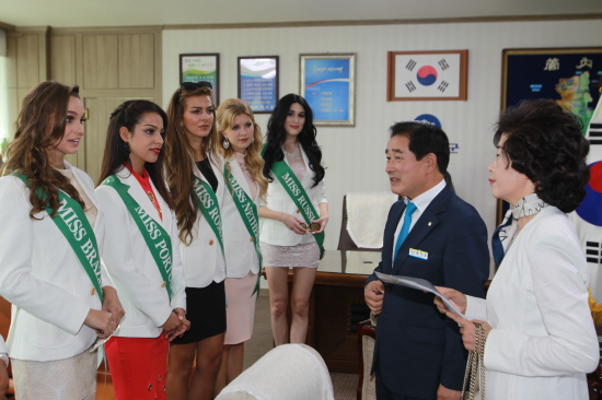 한국홍보대사 된 MGBQ 참가자들, 진천군 방문