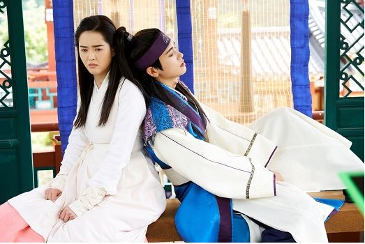 ‘화랑’ 박형식-고아라 투샷, 설렘과 떨림 사이