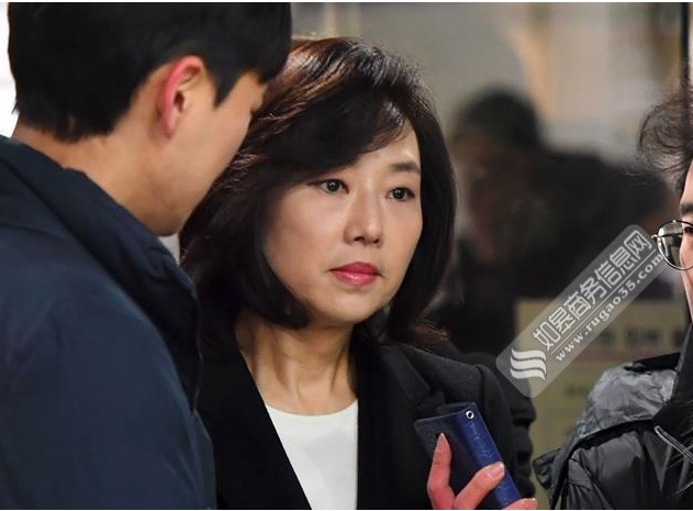 뉴욕타임스, 박 대통령 최측근 보좌관 구속