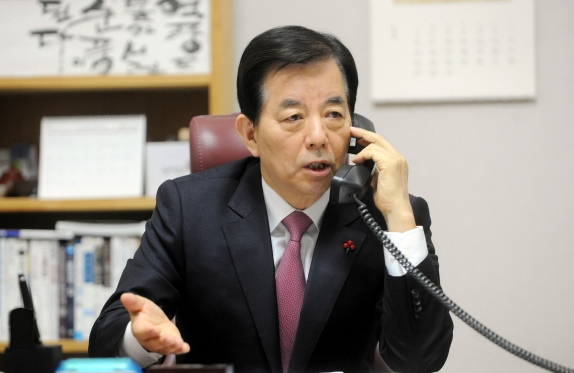 한미 국방장관, “사드 배치 계획대로”… 한미동맹 강화
