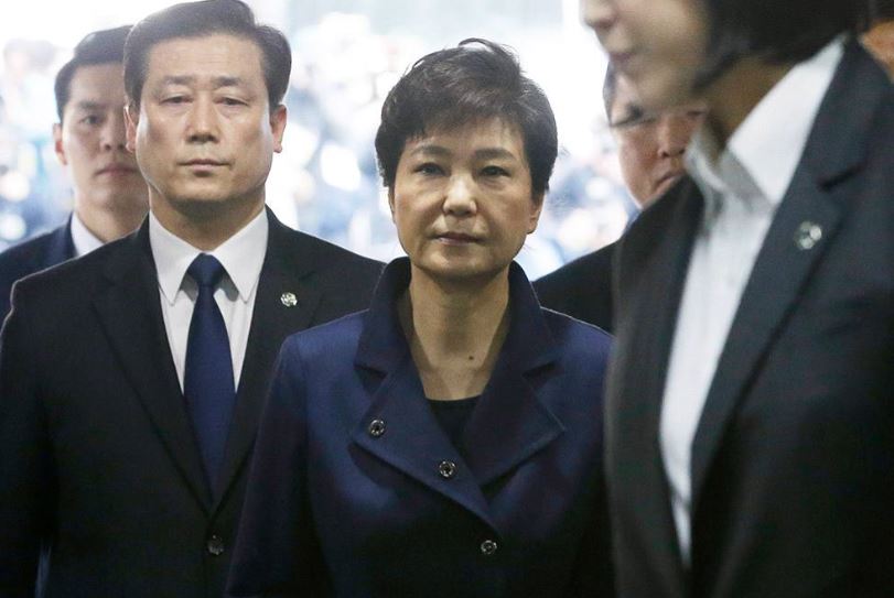 박근혜 전 대통령 뇌물죄 혐의로 구속