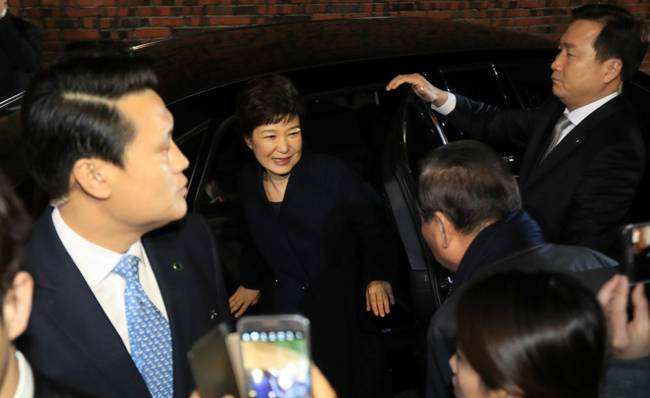 박 전 대통령, “헌재 결정 ‘불복’ 투쟁” 시사