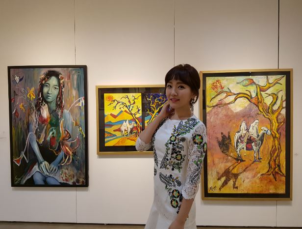 배우 - 화가 윤송아 GIAF 초대작가로 선정… 전시에 이어 강연까지