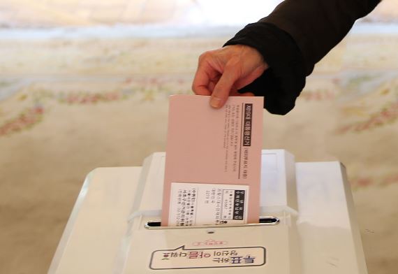 제19대 대선, 재외국민 투표율 역대 최고 ··· 22만명 참여