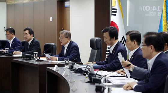 문 대통령 “북, 도발로 얻는 건 고립·경제난관 뿐”