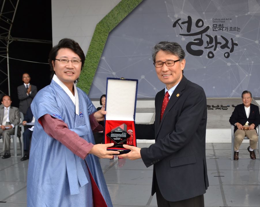 한한국 세계평화작가, ‘한글세계화 개인상’ 수상 및 ‘한글명예대사’ 위촉