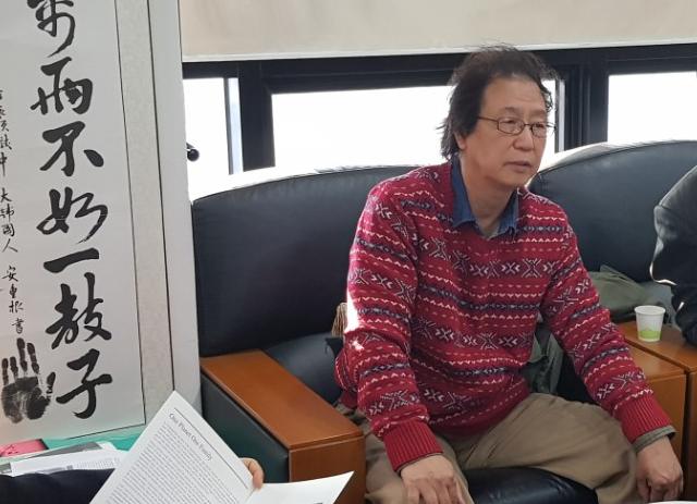 ‘지두화(指頭畵)’의 대가 오성균 화백을 만나다