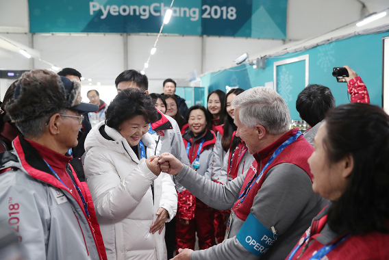 영부인 김정숙 여사 평창 방문, 자원봉사자 격려