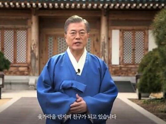 문재인 대통령, CCTV 통해 중국 국민에 '설 인사' 전해