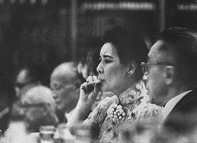 애연가 송경령, 송미령 두 자매 희귀사진