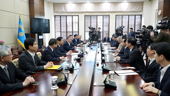 청와대, 남북고위급회담 29일 판문점 통일각 개최 제안
