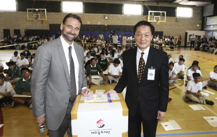 재외동포재단, 美 김영옥중학교에 한글 도서 기증