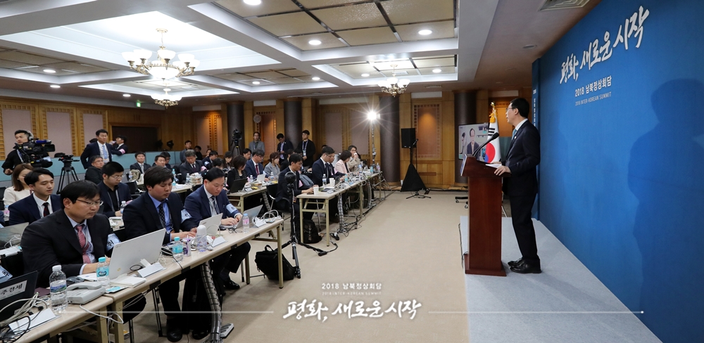北 리설주 여사 오후 6시 15분 판문점 도착…공식 만찬 참석