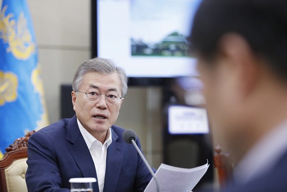문 대통령 ‘근로자의 날’ 메시지…“노동존중 사회를 위한 정부의 노력 지속”