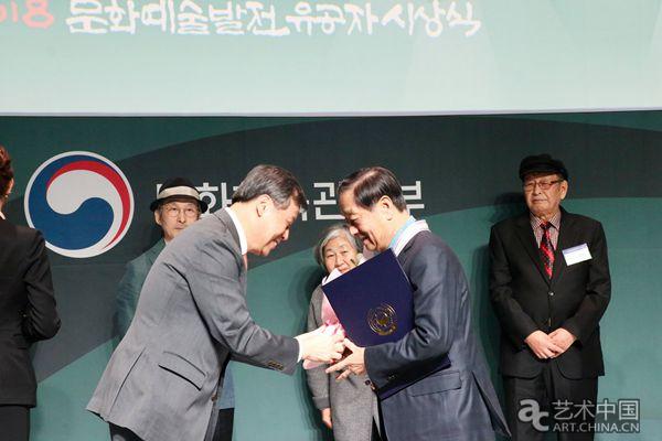 中 유명 화가 한메이린, 한국문화훈장 수훈