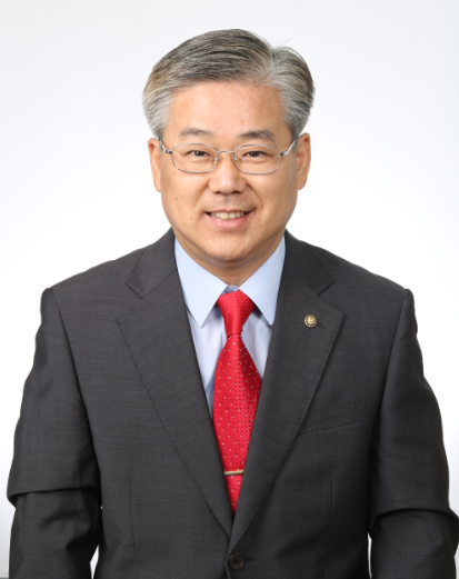 노블레스 오블리주 클럽을 준비하는 윤 현씨