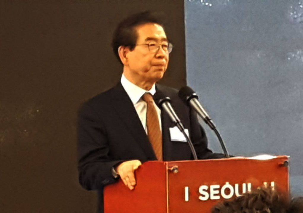 2019 서울시 신년인사회 참석자들과 인사하는 박원순 시장