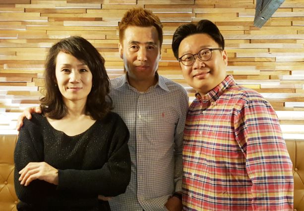 김병지 부부-서경덕, 日 우토로마을 어린이들에게 학습용품 기증