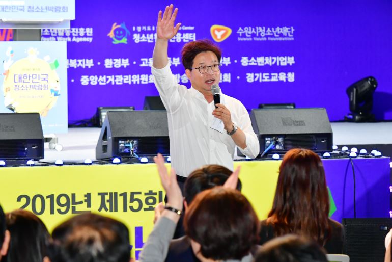 염태영 시장, “청소년 덕분에 민주주의 꽃 피웠다”