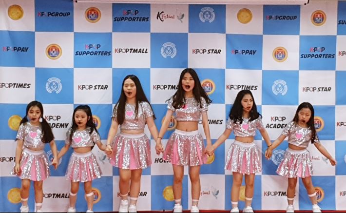 기대 컸던 ‘드림아이원’ 기자 간담회..논란