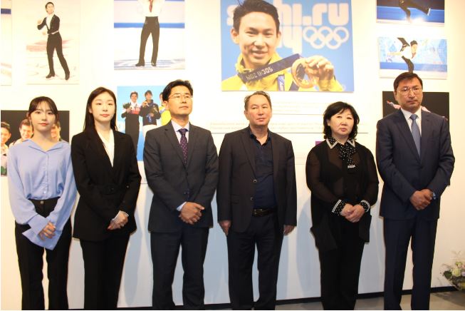 카자흐 '피겨 영웅' 故 데니스 텐 추모 사진전 인사동 갤러리에서 개최