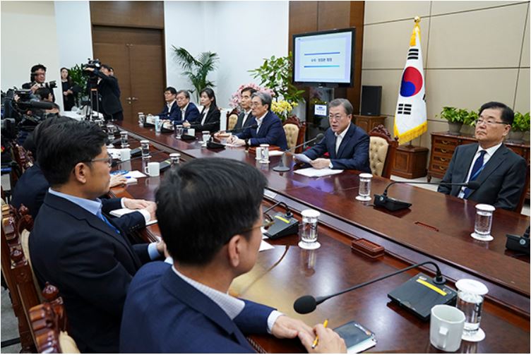 문 대통령“중국 어려움이 우리 어려움…지원·협력 아끼지 말아야”