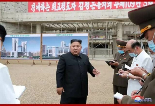 김정은 위원장, 평양종합병원 건설 현장 시찰