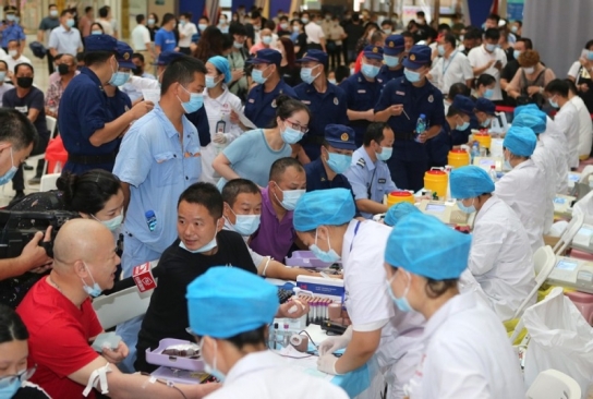 中 우한서 500여 명 애심인사 헌혈활동에 참가