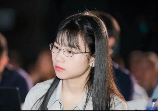 미모의 中 천재소녀, 년봉 2억 6천만 원