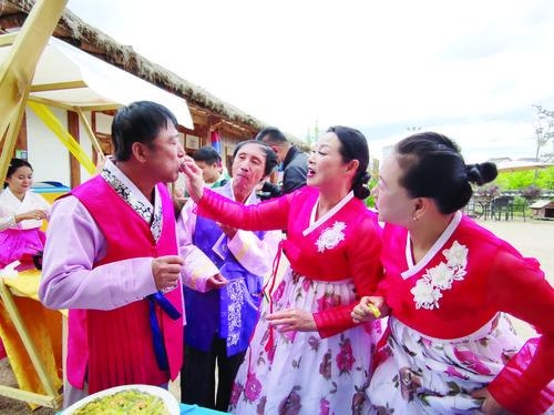 연길 조선족 민속원, 국경절 연휴 맞아 준비작업 분주