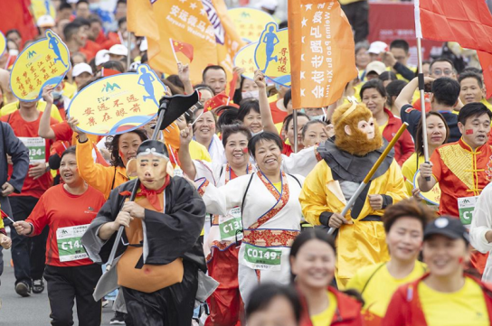 中 5000명 마라톤 애호자 달리기 격정 만끽