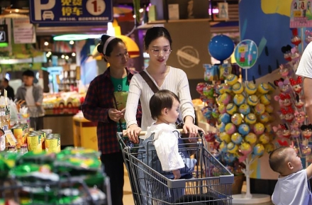 中, 상반기 GDP 5.3% 성장…완만한 회복 속 구조개혁 과제 여전