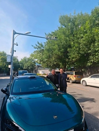 “샤오미 전기차 사고 싶다” 젠슨 황, 中 전기차 혁신에 찬사