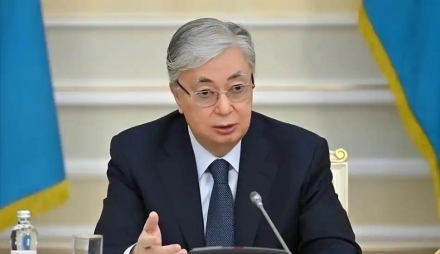 카자흐스탄 대통령 방일, 신사 참배 후 37억 달러 협력 합의