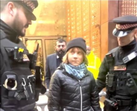 런던 도심 시위서 연행된 기후운동가… 반테러법 적용 논란