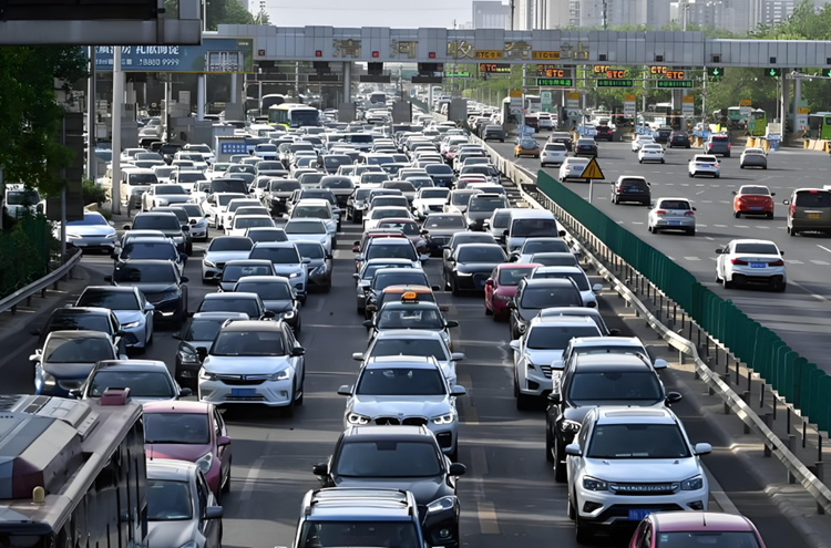 같은 혼잡, 다른 선택: 한국과 중국의 운전 문화