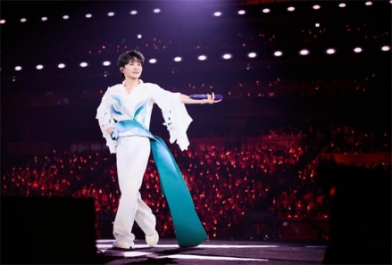 홍콩 5만 관객 앞에 선 저우선…“팬 덕분에 여기까지”