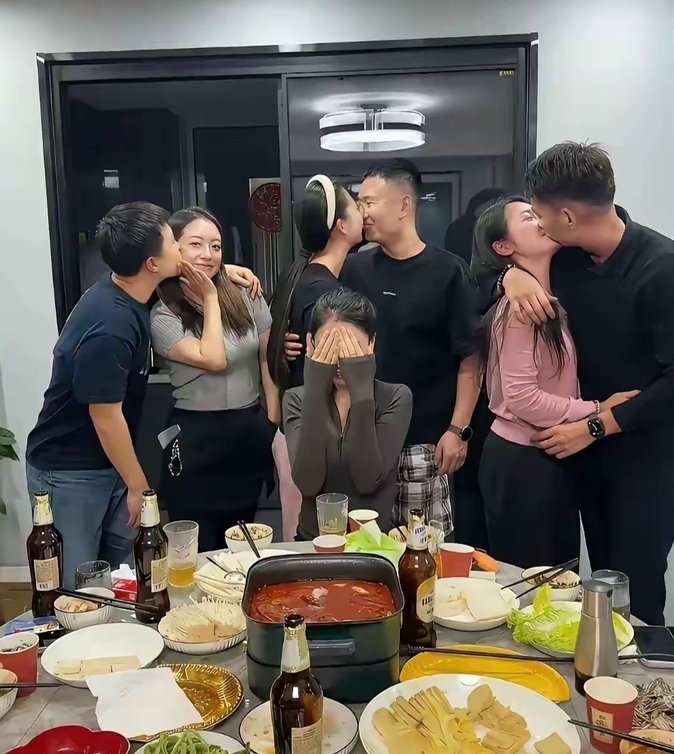 웃음 뒤에 남은 불편함, 동창모임의 민낯