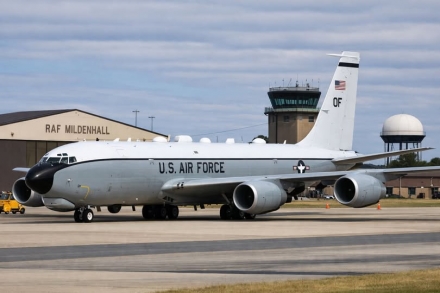 미 공군 핵 감시 정찰기 WC-135R, 영국 착륙